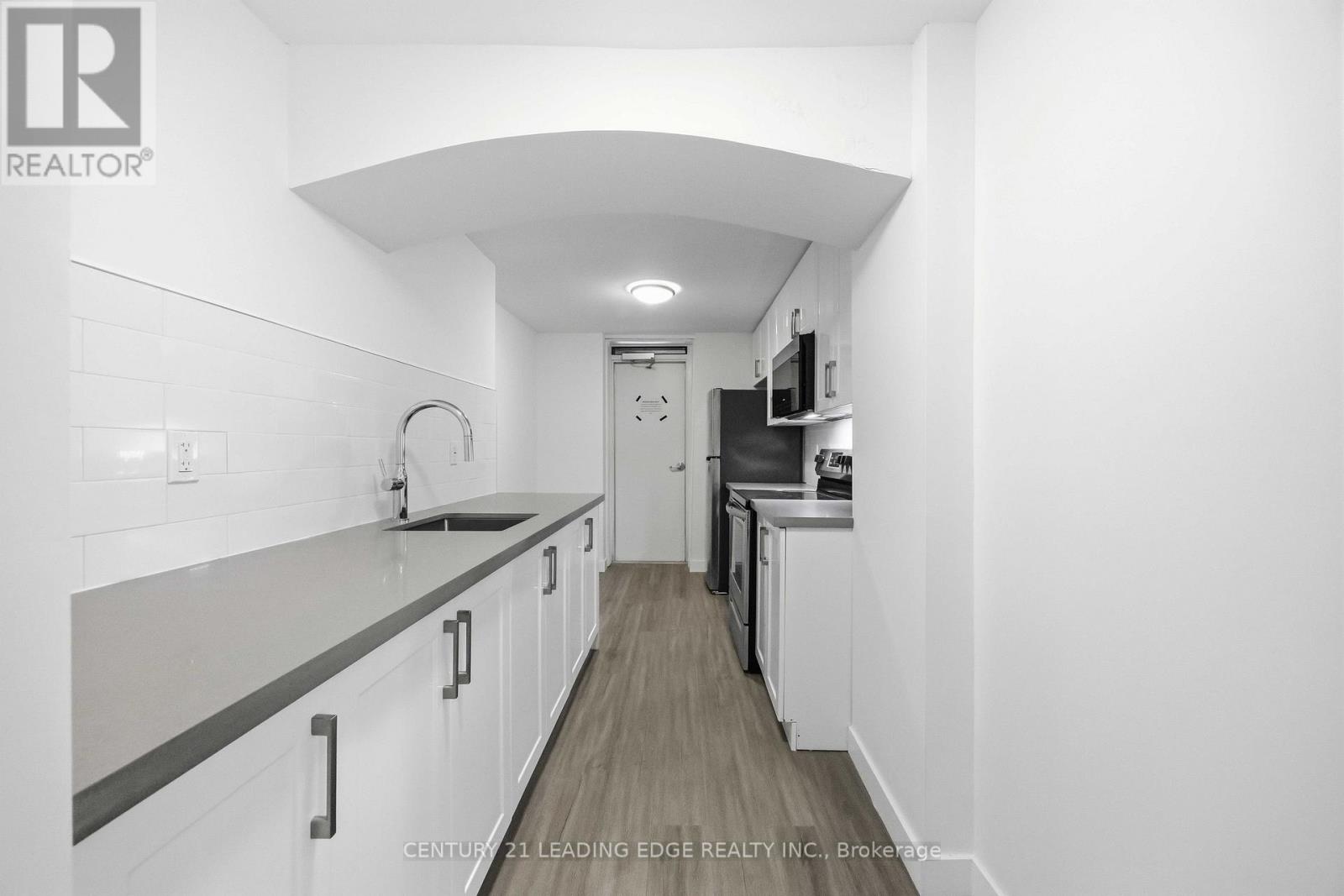 Lower - 1a Leonard Avenue, Toronto, Ontario M5T 2P8 - Photo 5 - C12854084