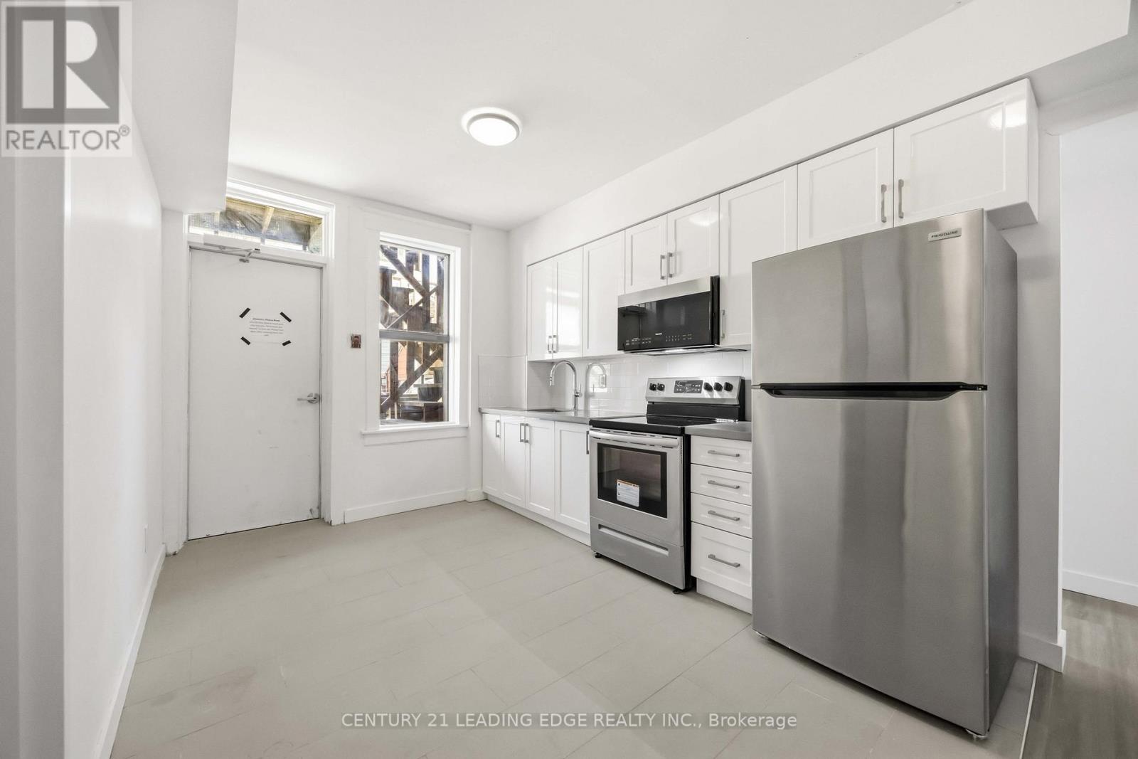 1 - 1a Leonard Avenue, Toronto, Ontario M5T 2P8 - Photo 4 - C12854440