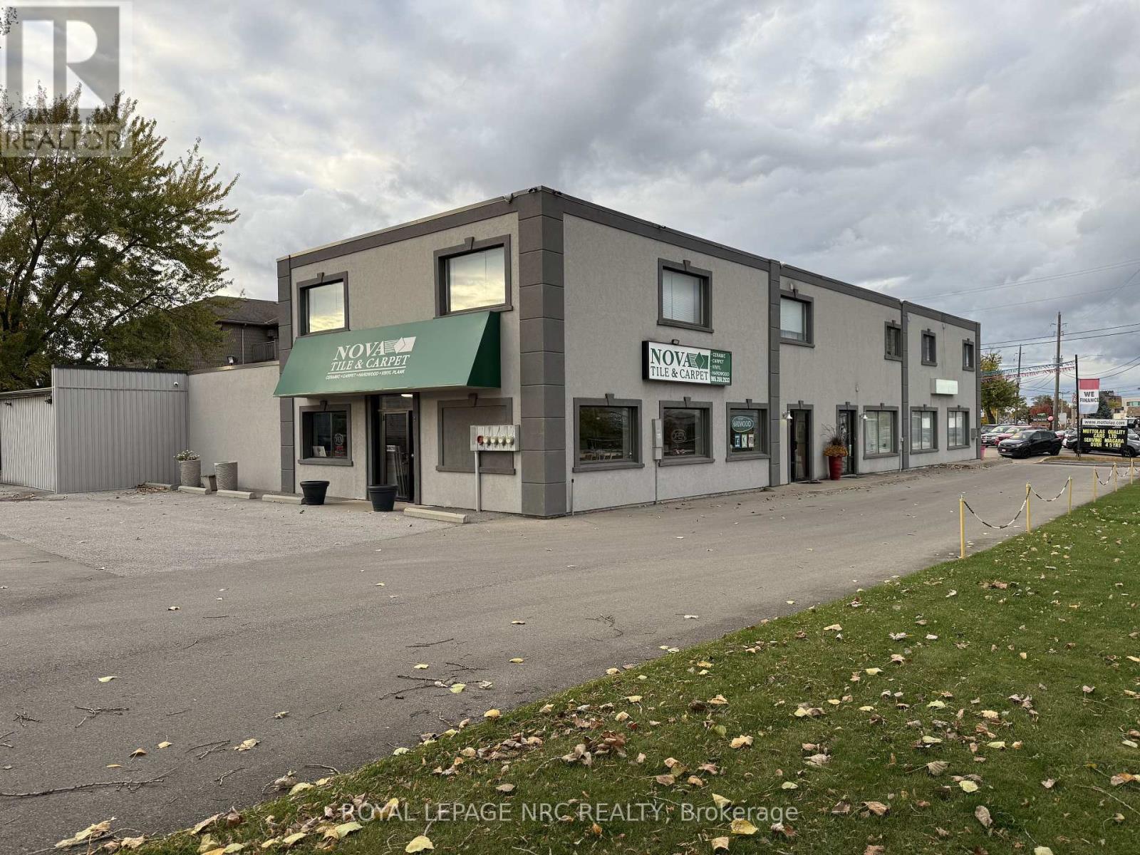 6102 Perkins Street, Niagara Falls, Ontario  L2E 5R8 - Photo 1 - X12484389