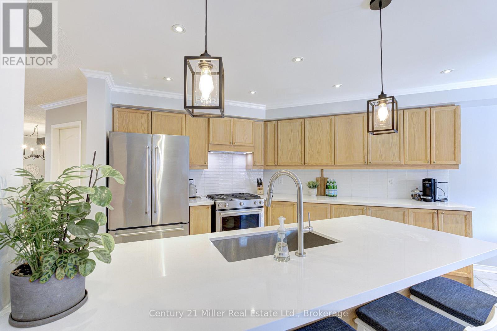 2142 Meadowglen Drive, Oakville, Ontario  L6M 4C8 - Photo 9 - W13018680