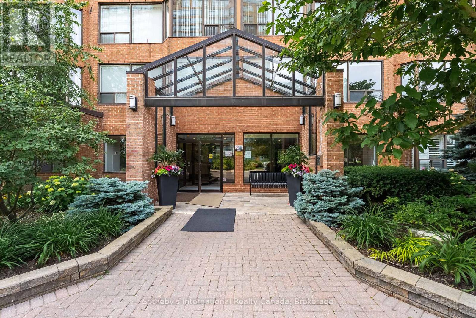 1910 - 1270 Maple Crossing Boulevard, Burlington, Ontario  L7S 2J3 - Photo 4 - W13520978