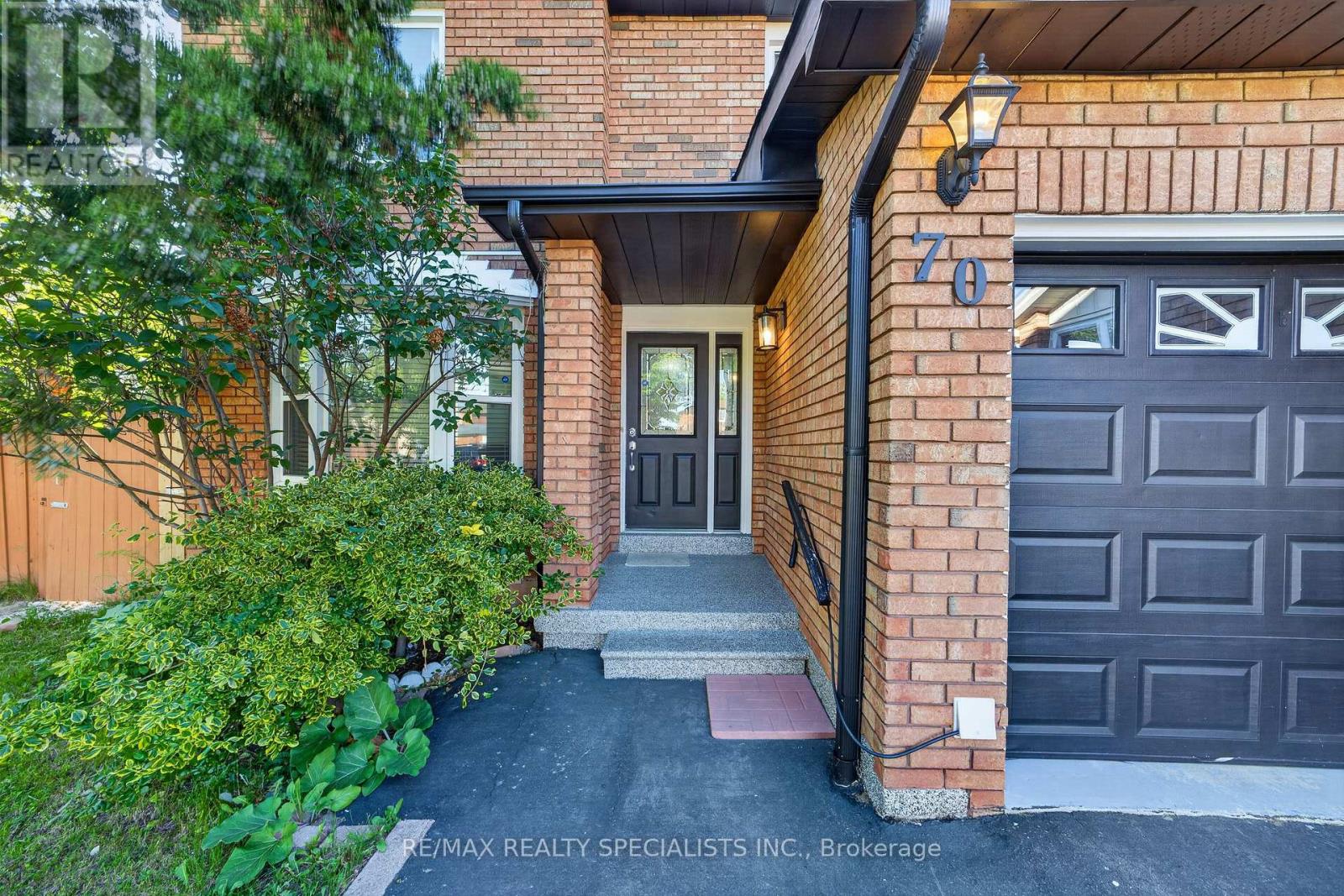 70 Tulip Drive, Brampton, Ontario  L6Y 3W7 - Photo 4 - W13426872