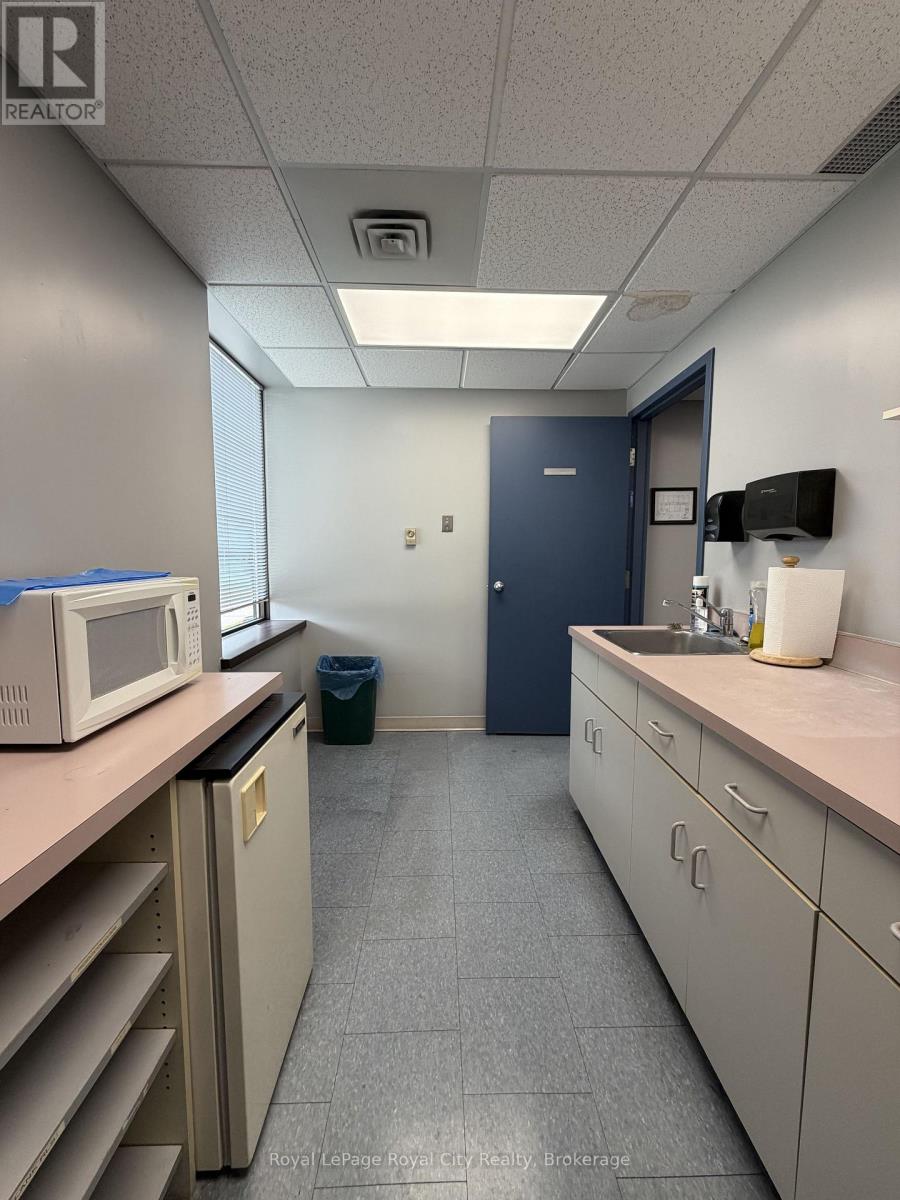 200 - 15 Lewis Road, Guelph, Ontario  N1H 1E9 - Photo 4 - X13521152