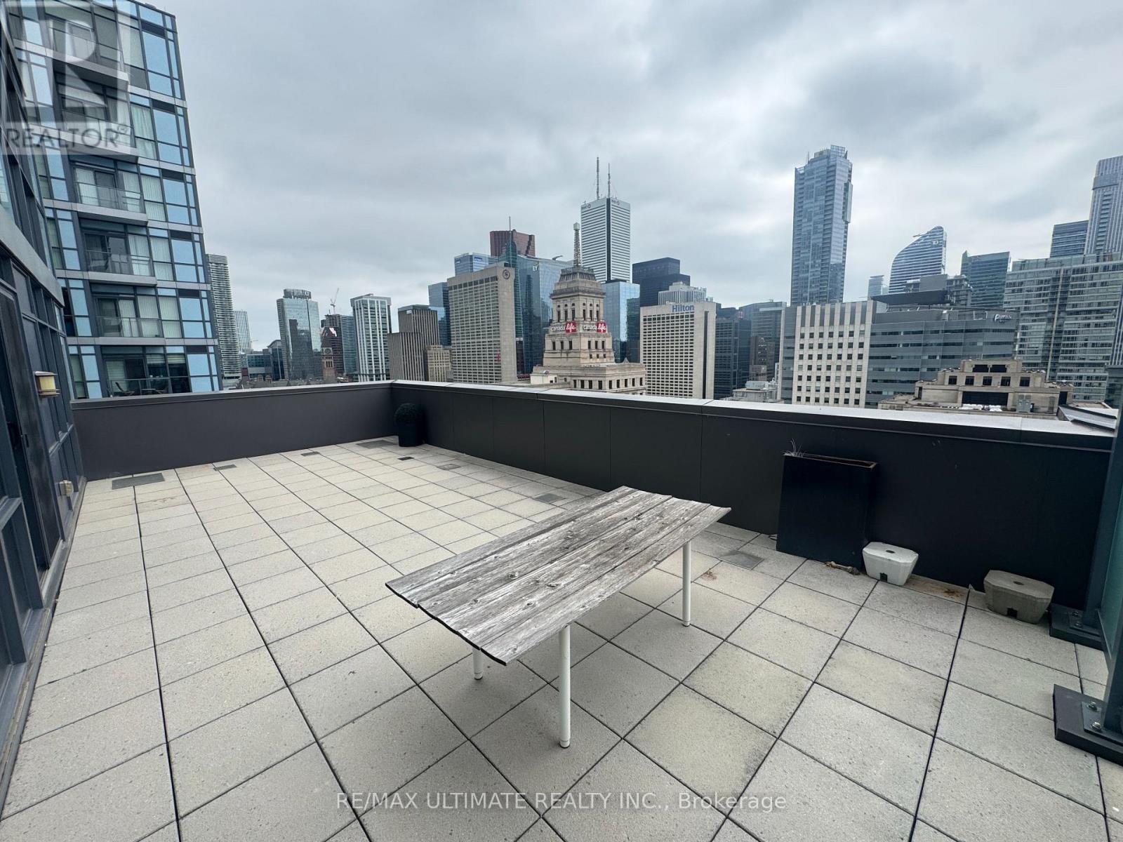 2002 - 210 Simcoe Street, Toronto (Kensington-Chinatown), Ontario  M5T 0A9 - Photo 11 - C13520956
