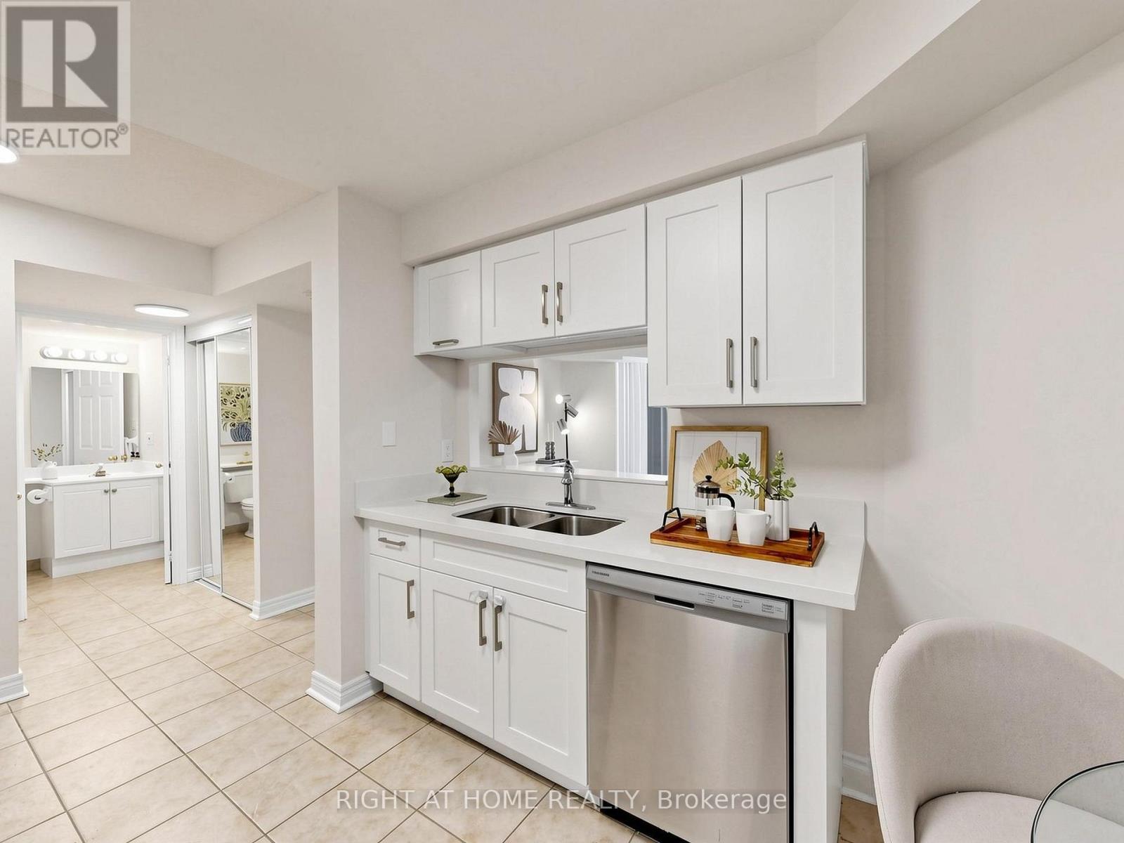 1119 - 1700 Eglinton Avenue E, Toronto (Victoria Village), Ontario  M4A 2X4 - Photo 18 - C13521020