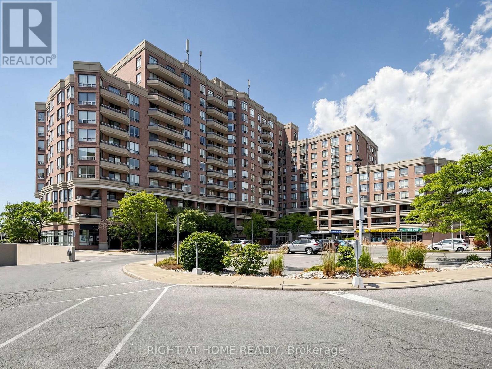 1119 - 1700 Eglinton Avenue E, Toronto (Victoria Village), Ontario  M4A 2X4 - Photo 2 - C13521020