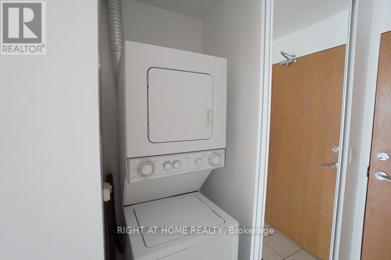3307 - 219 Fort York Boulevard, Toronto, Ontario  M5V 1B1 - Photo 11 - C13521120