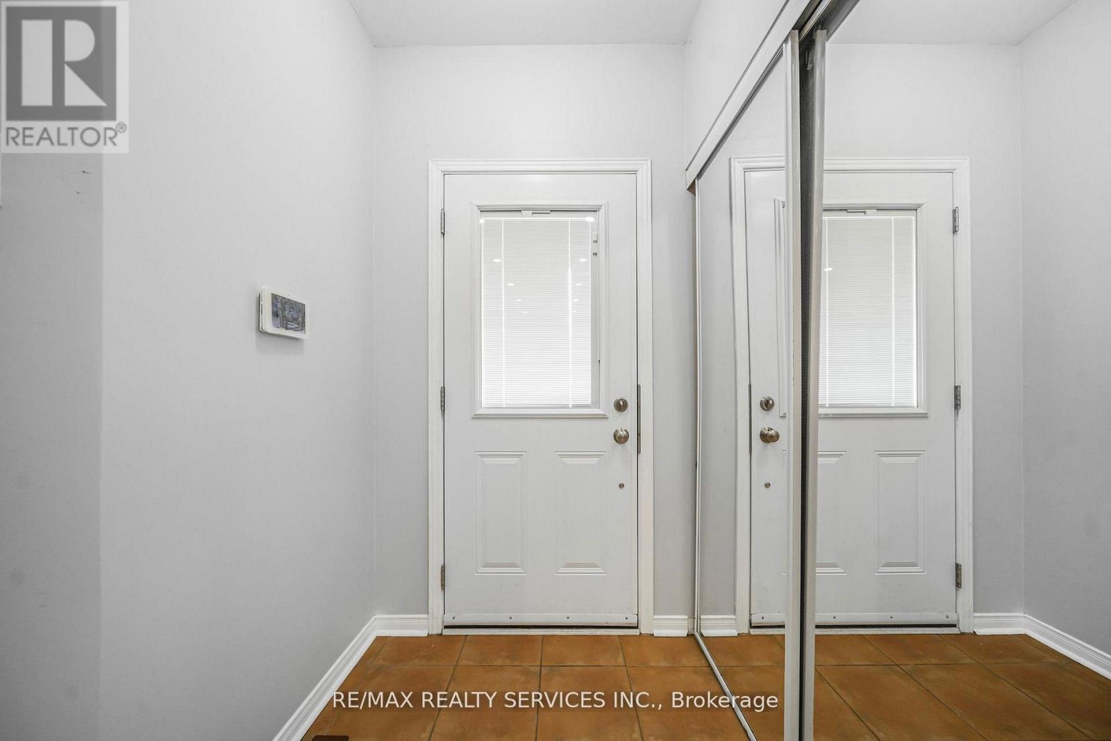 81 Roadmaster Lane, Brampton, Ontario  L7A 3A8 - Photo 4 - W13520916