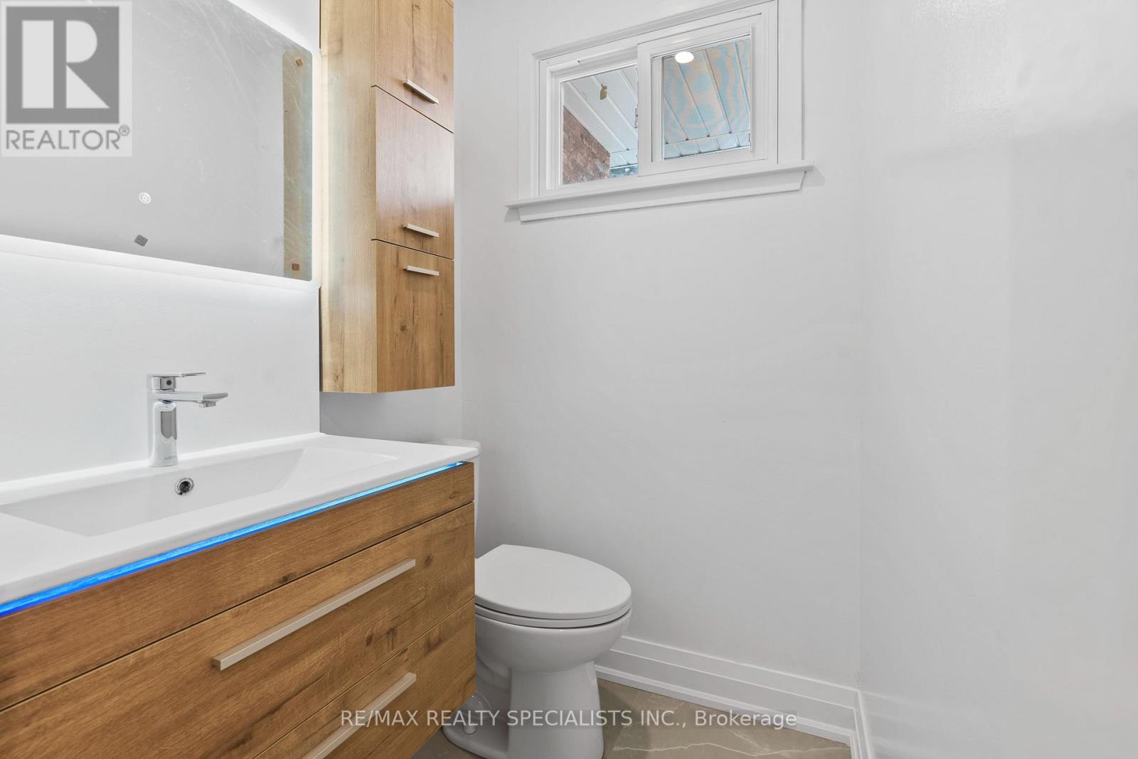 Upper - 6419 Chaumont Crescent, Mississauga, Ontario  L5N 2M7 - Photo 11 - W13520942