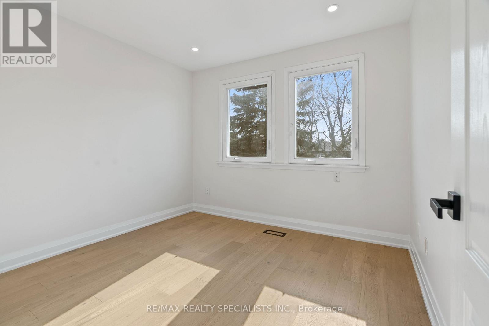 Upper - 6419 Chaumont Crescent, Mississauga, Ontario  L5N 2M7 - Photo 12 - W13520942