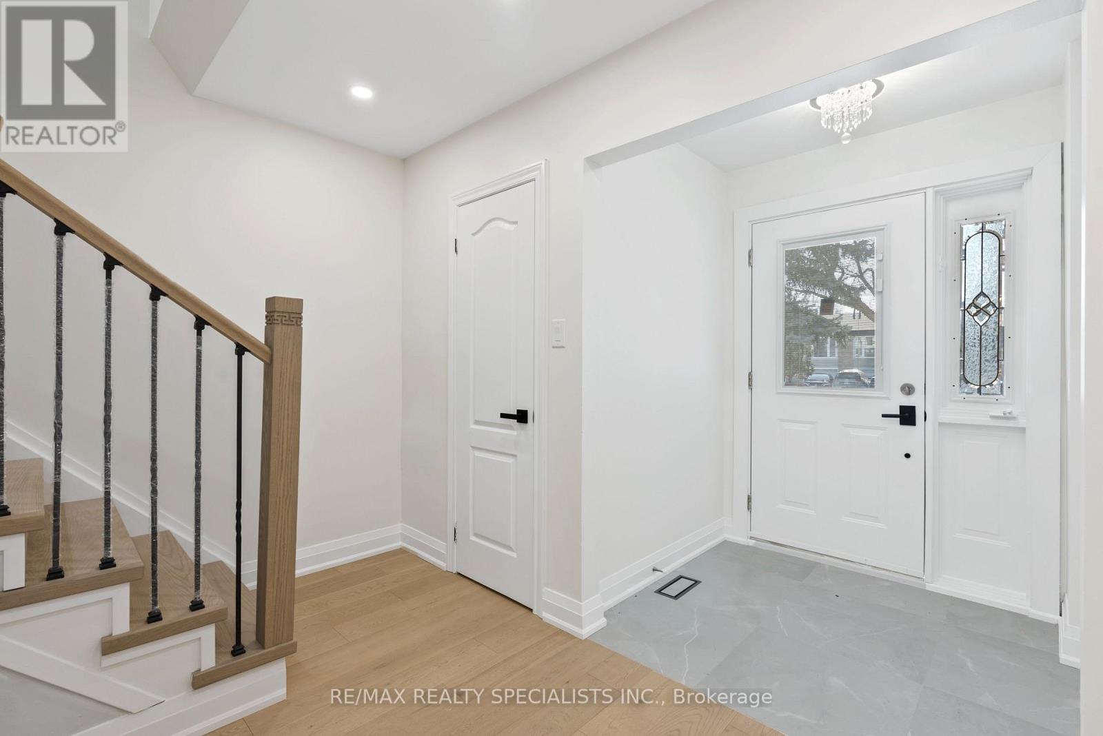 Upper - 6419 Chaumont Crescent, Mississauga, Ontario  L5N 2M7 - Photo 3 - W13520942