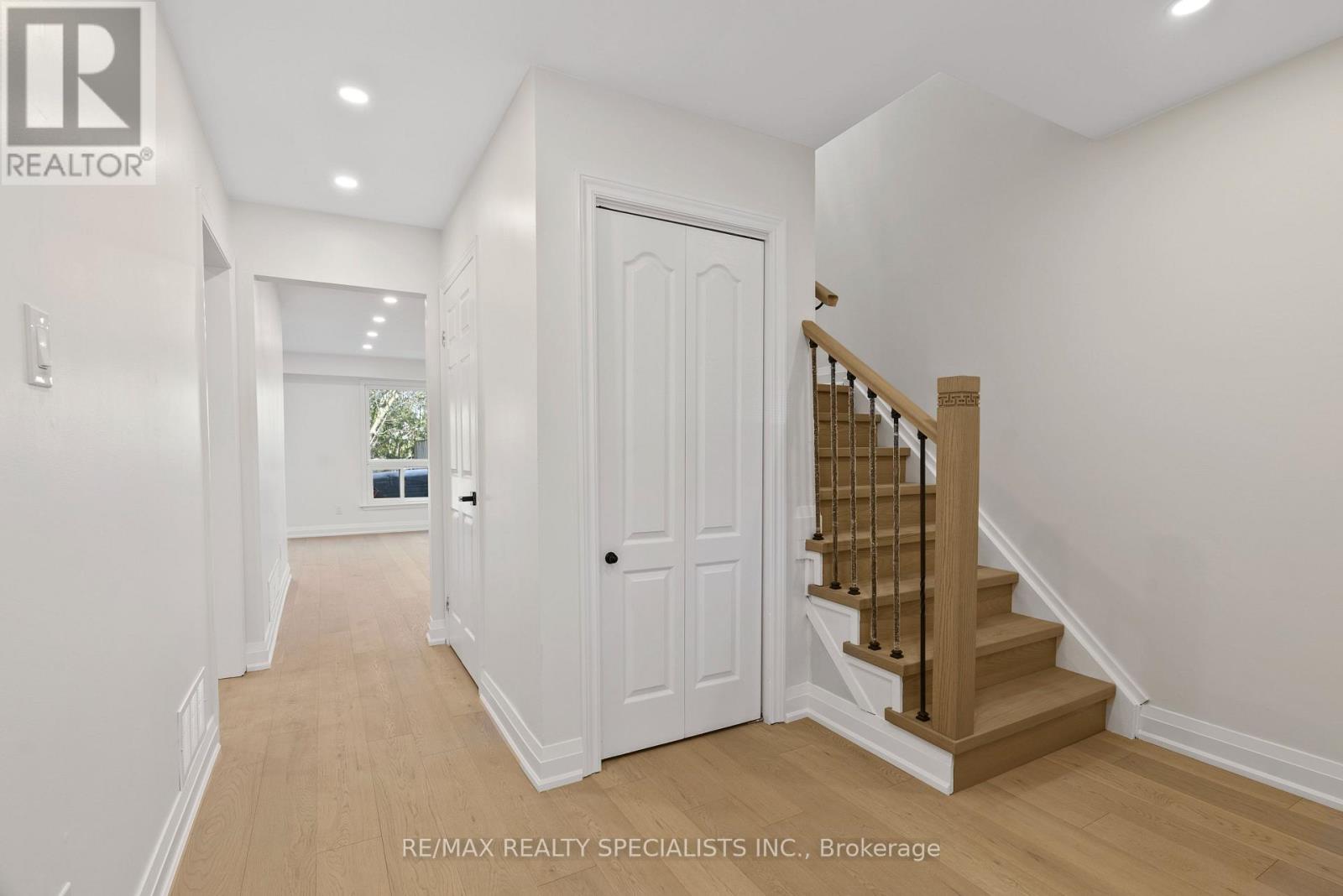 Upper - 6419 Chaumont Crescent, Mississauga, Ontario  L5N 2M7 - Photo 4 - W13520942
