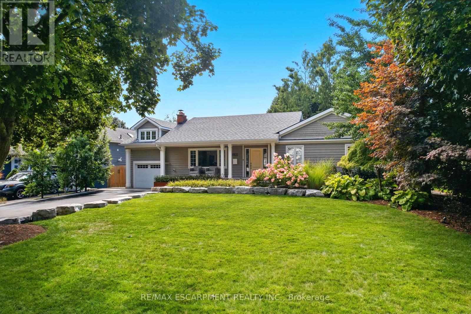 270 Poplar Drive, Burlington, Ontario  L7L 2N4 - Photo 2 - W13521060