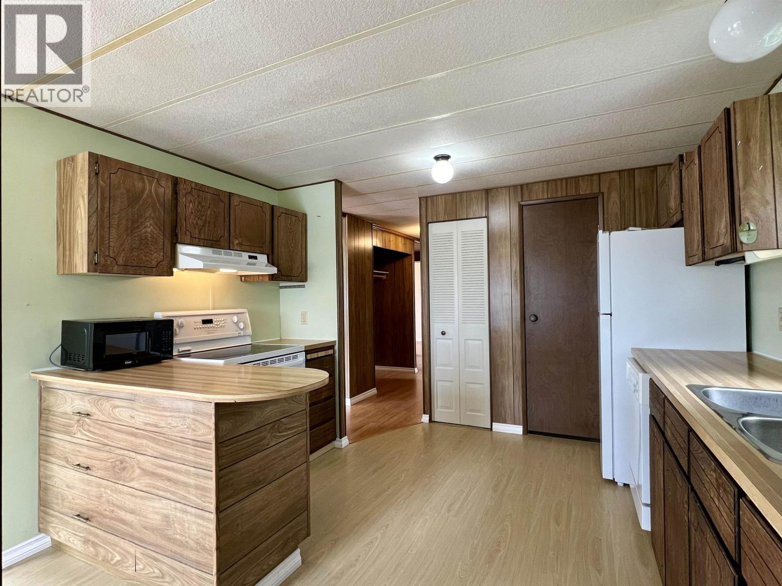 32 375 Horse Lake Road, 100 Mile House, British Columbia  V0K 2E0 - Photo 2 - R3142554