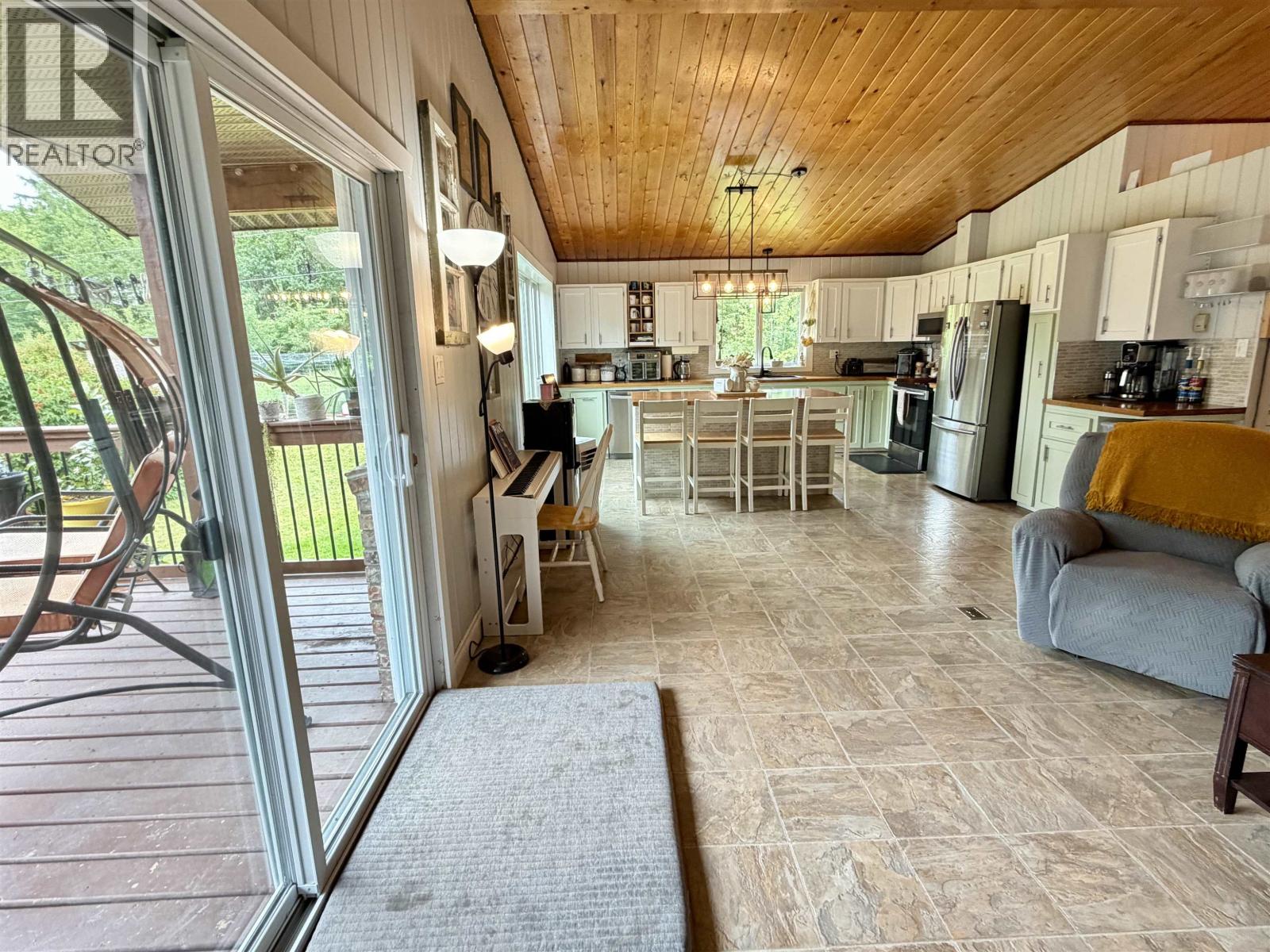 826 Oak Street, Vanderhoof, British Columbia  V0J 3A1 - Photo 19 - R3142317