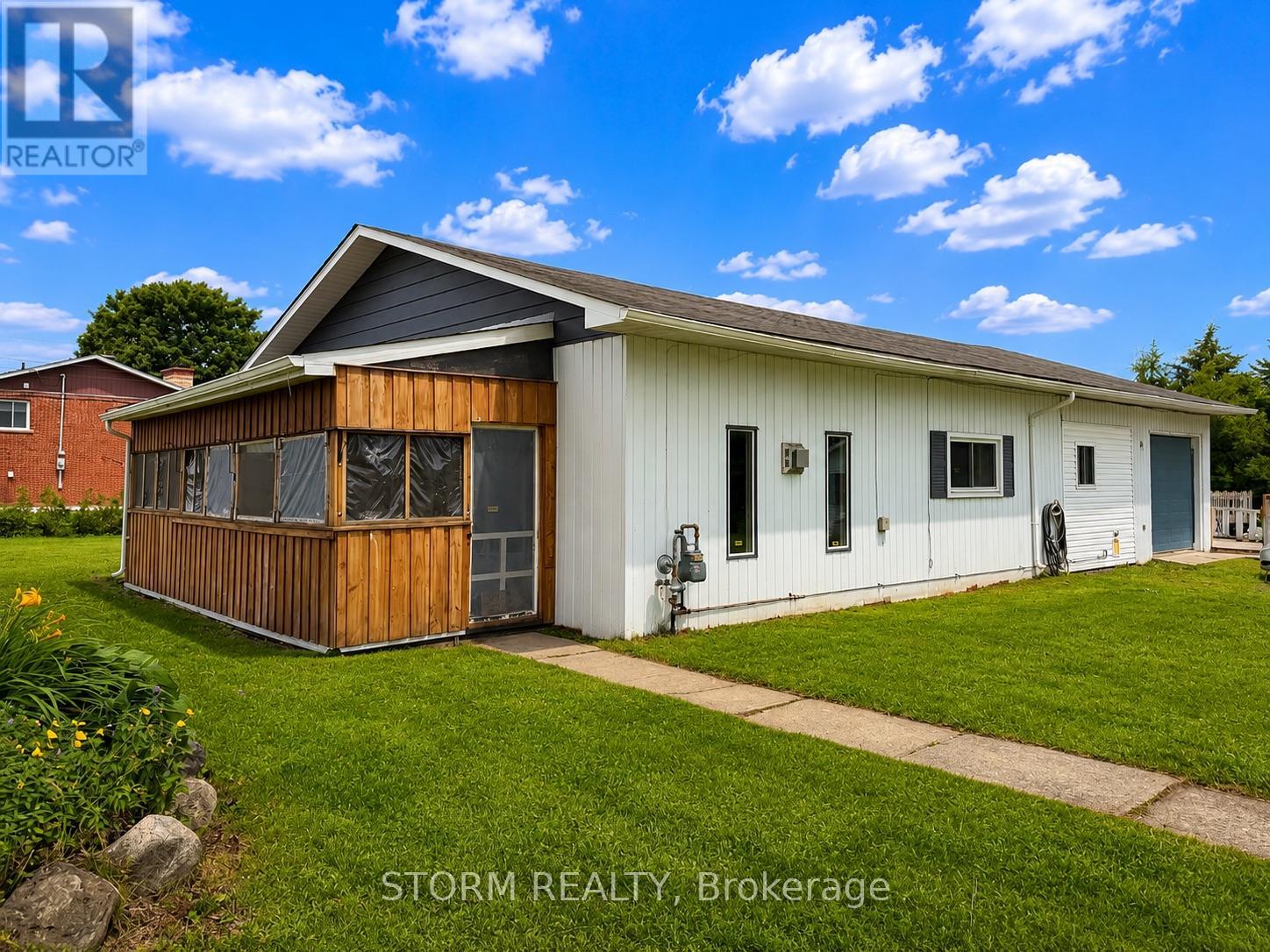 5560 AVONMORE ROAD, South Stormont