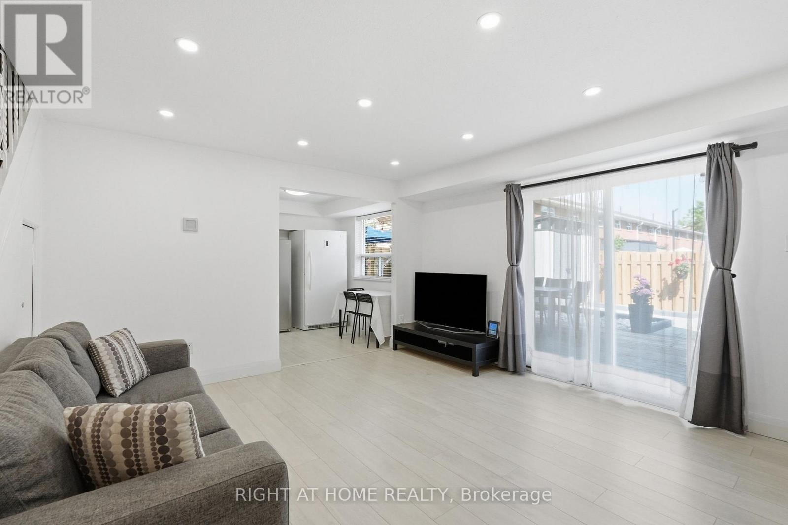 4 - 475 Claridge Road, Burlington, Ontario  L7N 2S1 - Photo 3 - W13521166