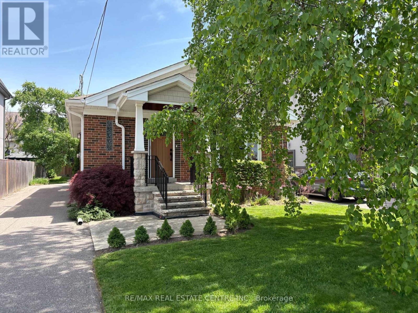 37 Maple Avenue N, Mississauga, Ontario  L5H 2R9 - Photo 3 - W13521220