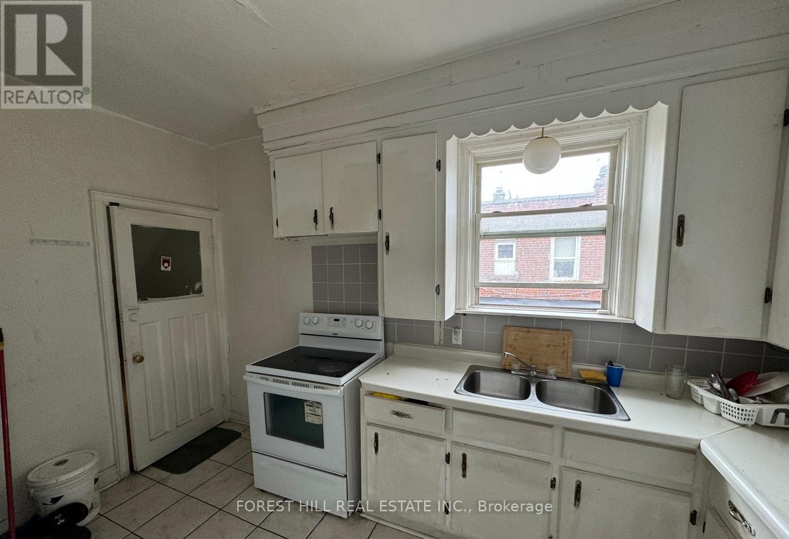 Room 2 Second Floor - 745 Barton Street E, Hamilton, Ontario  L8L 3A9 - Photo 2 - X13521282