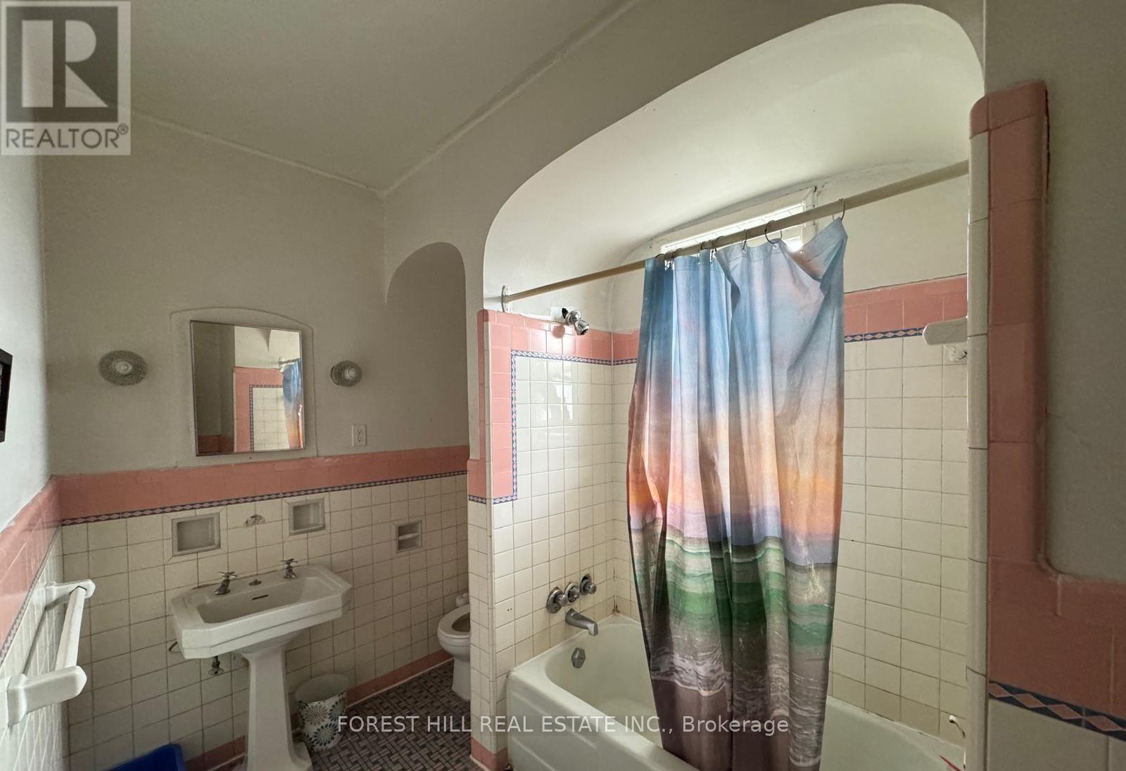 ROOM 2 SECOND FLOOR - 745 BARTON STREET E