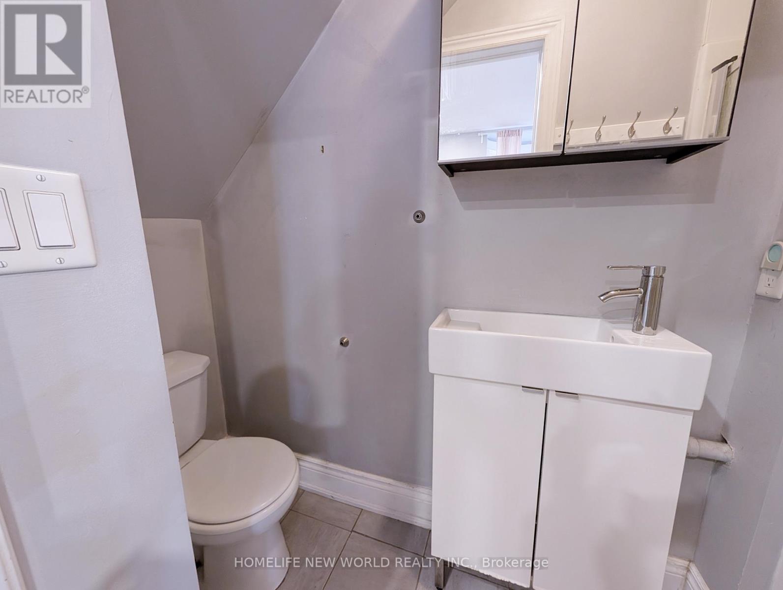1 - 252 Greenwood Avenue, Toronto, Ontario  M4L 2R3 - Photo 10 - E13521418