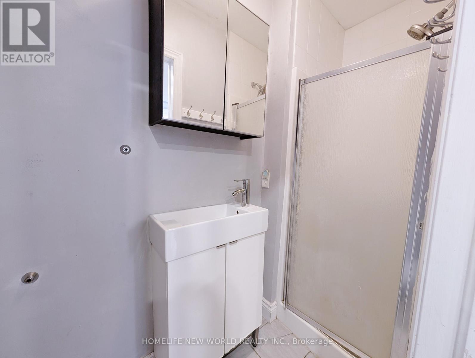 1 - 252 Greenwood Avenue, Toronto, Ontario  M4L 2R3 - Photo 11 - E13521418
