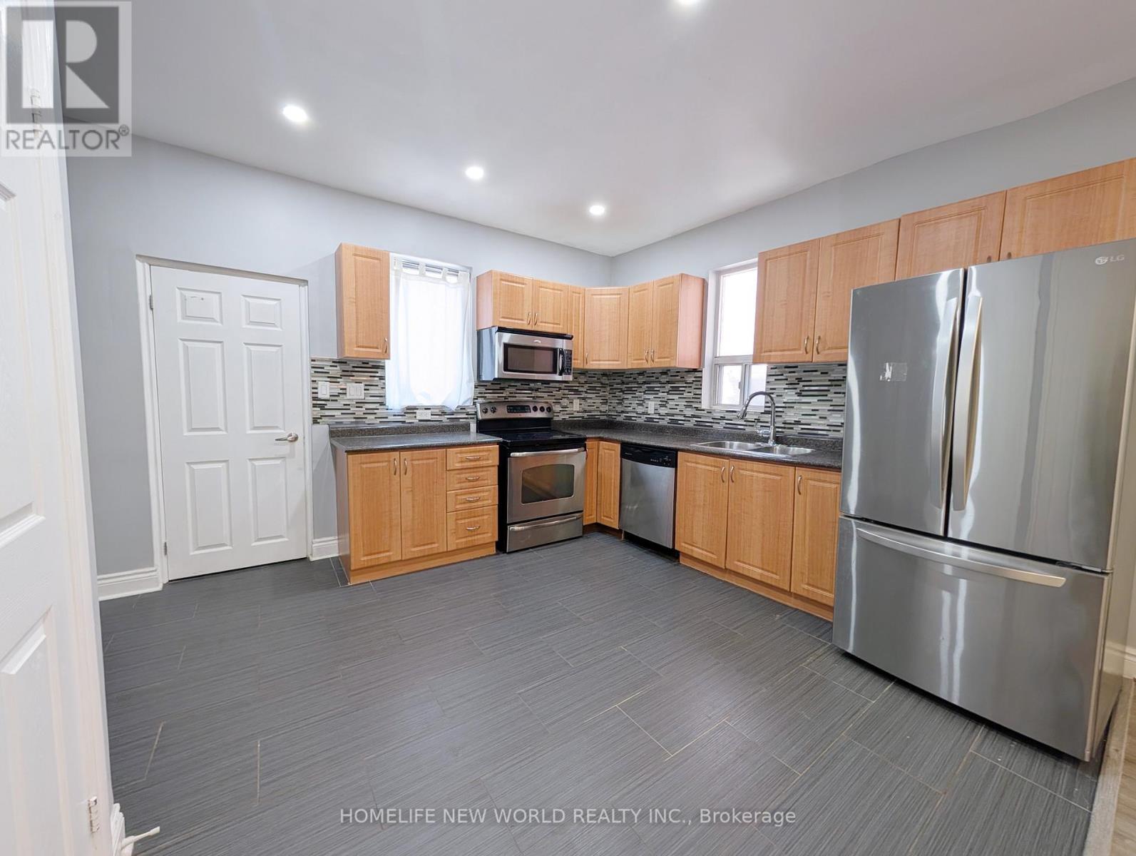 1 - 252 Greenwood Avenue, Toronto, Ontario  M4L 2R3 - Photo 2 - E13521418