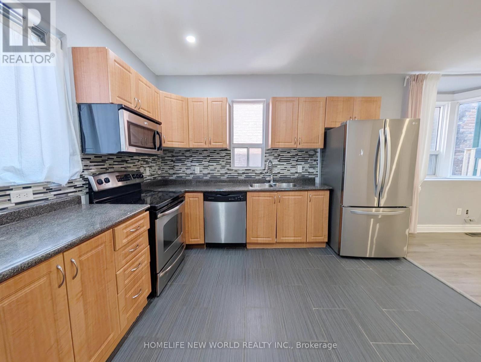 1 - 252 Greenwood Avenue, Toronto, Ontario  M4L 2R3 - Photo 3 - E13521418