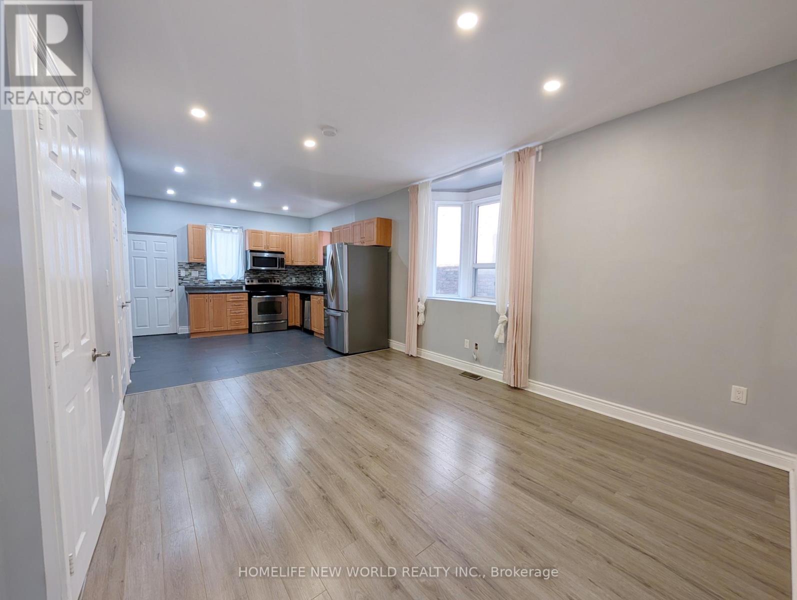 1 - 252 Greenwood Avenue, Toronto, Ontario  M4L 2R3 - Photo 5 - E13521418