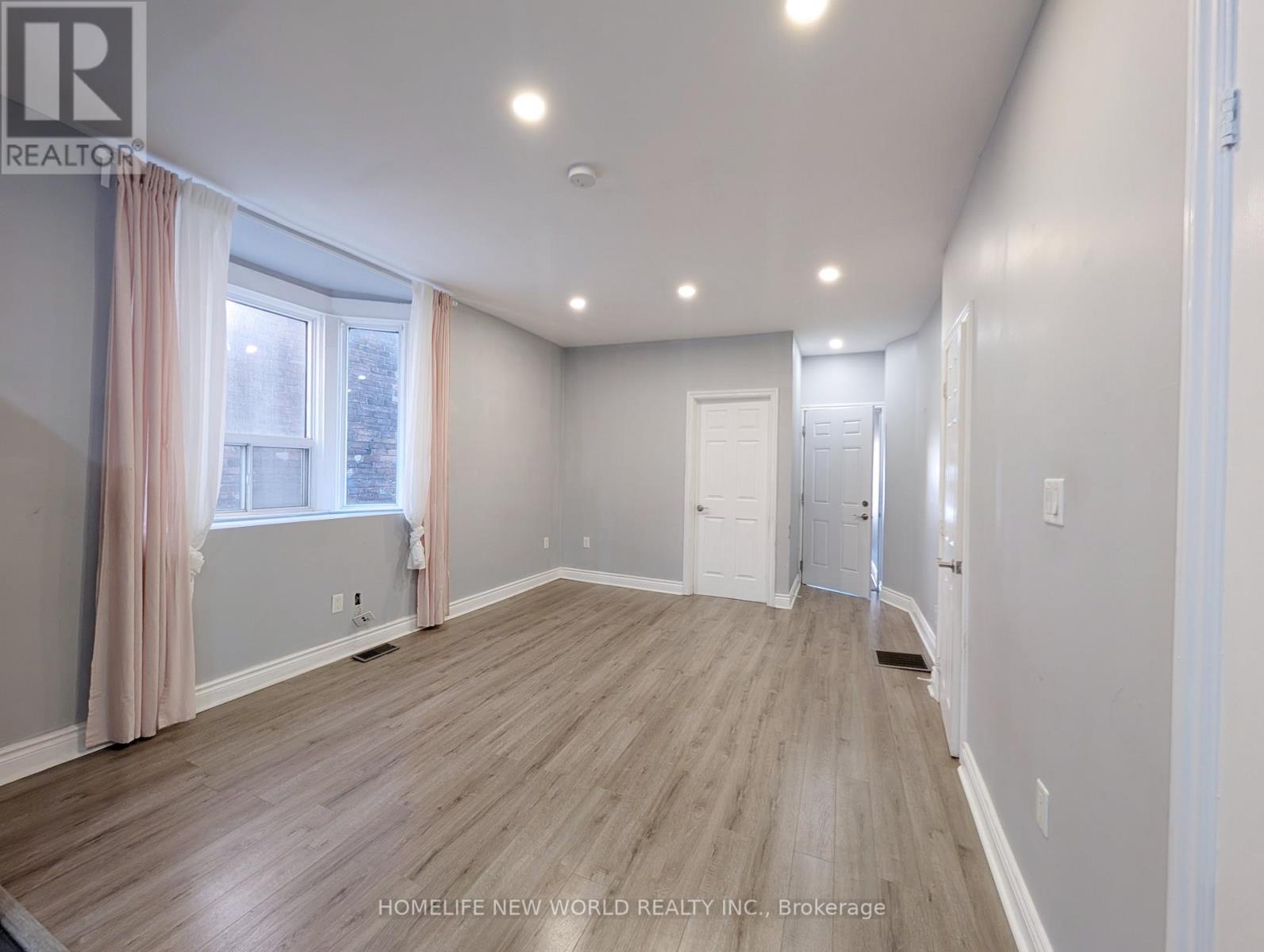 1 - 252 Greenwood Avenue, Toronto, Ontario  M4L 2R3 - Photo 6 - E13521418