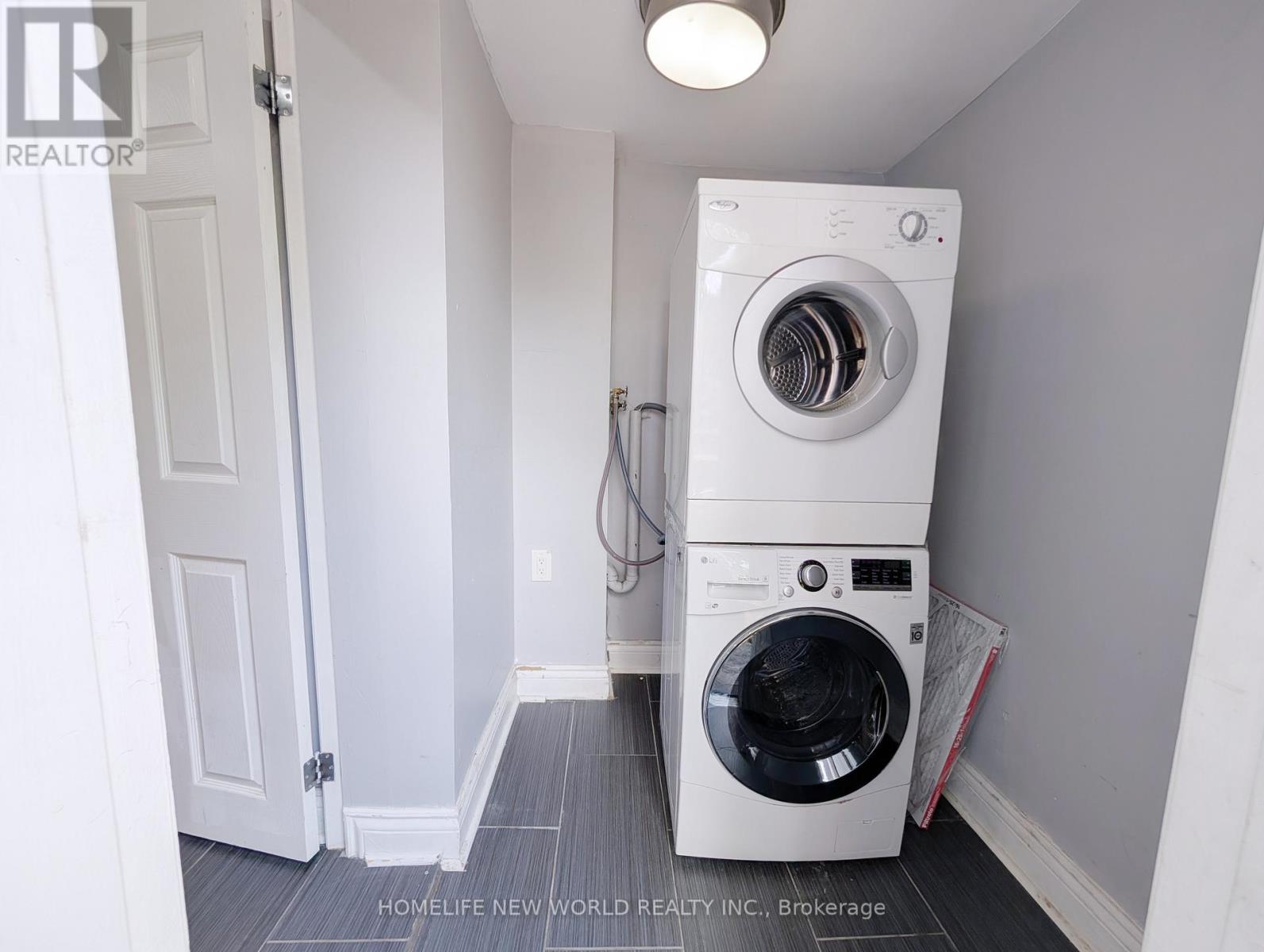 1 - 252 Greenwood Avenue, Toronto, Ontario  M4L 2R3 - Photo 9 - E13521418