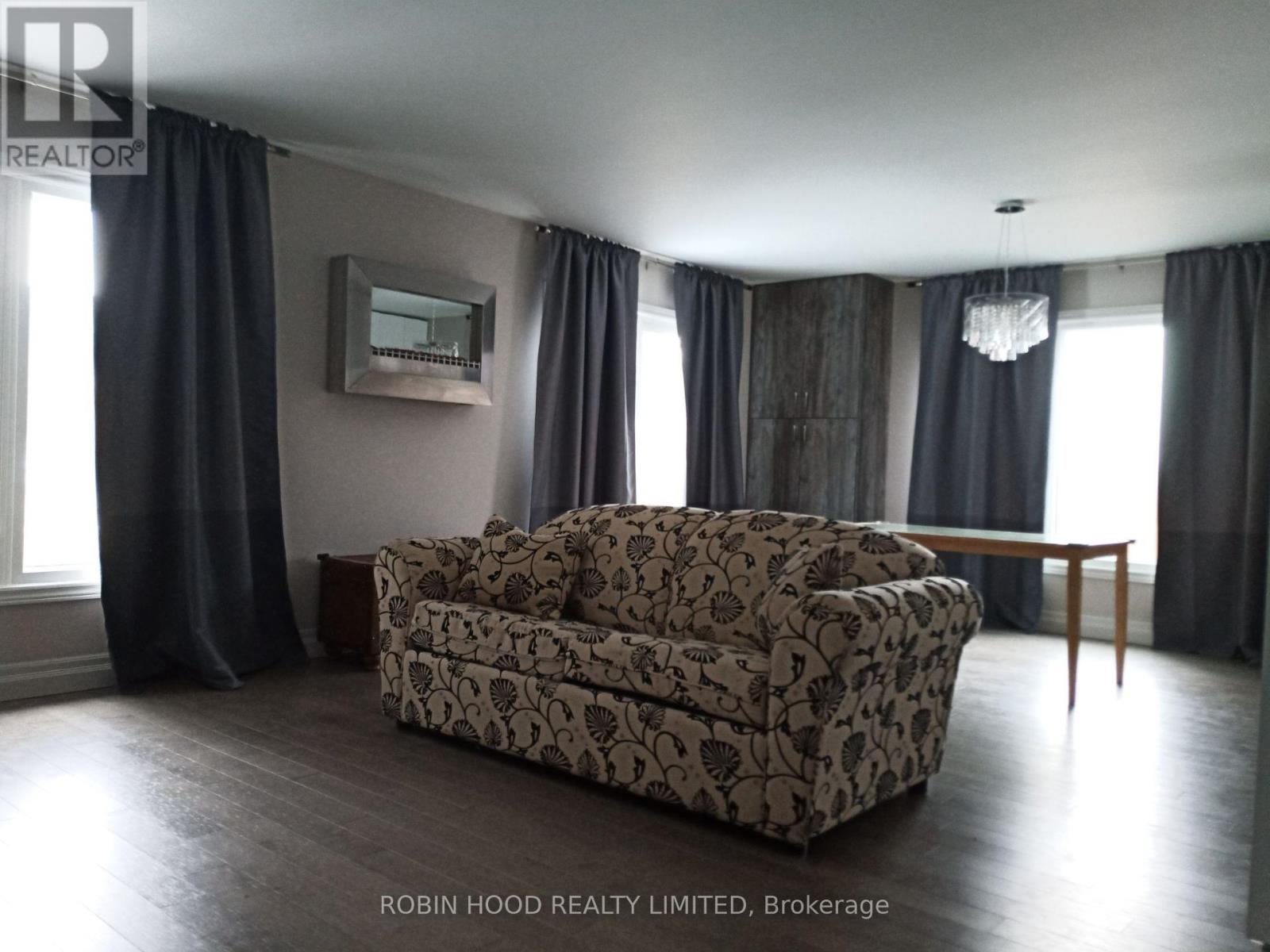 Rear - 15 Gayla Street S, Vaughan, Ontario  L4J 6W2 - Photo 7 - N13521458