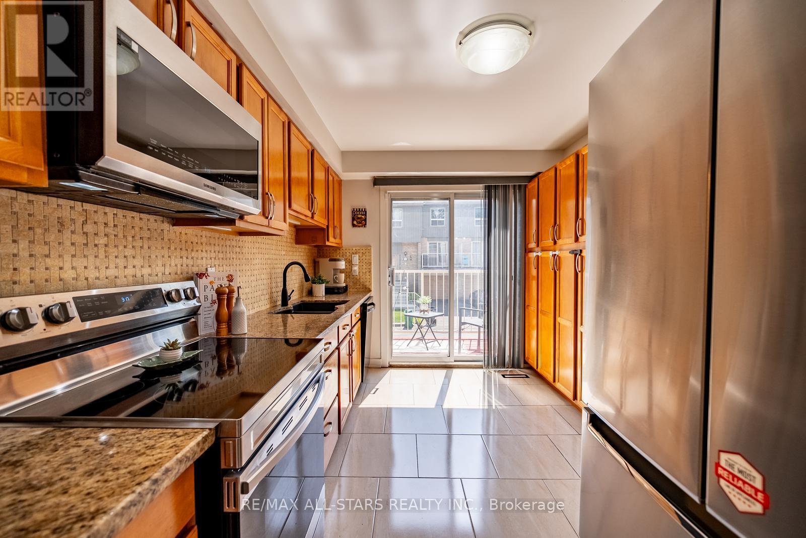 117 - 60 Hanson Road, Mississauga, Ontario  L5B 2P6 - Photo 11 - W13521304