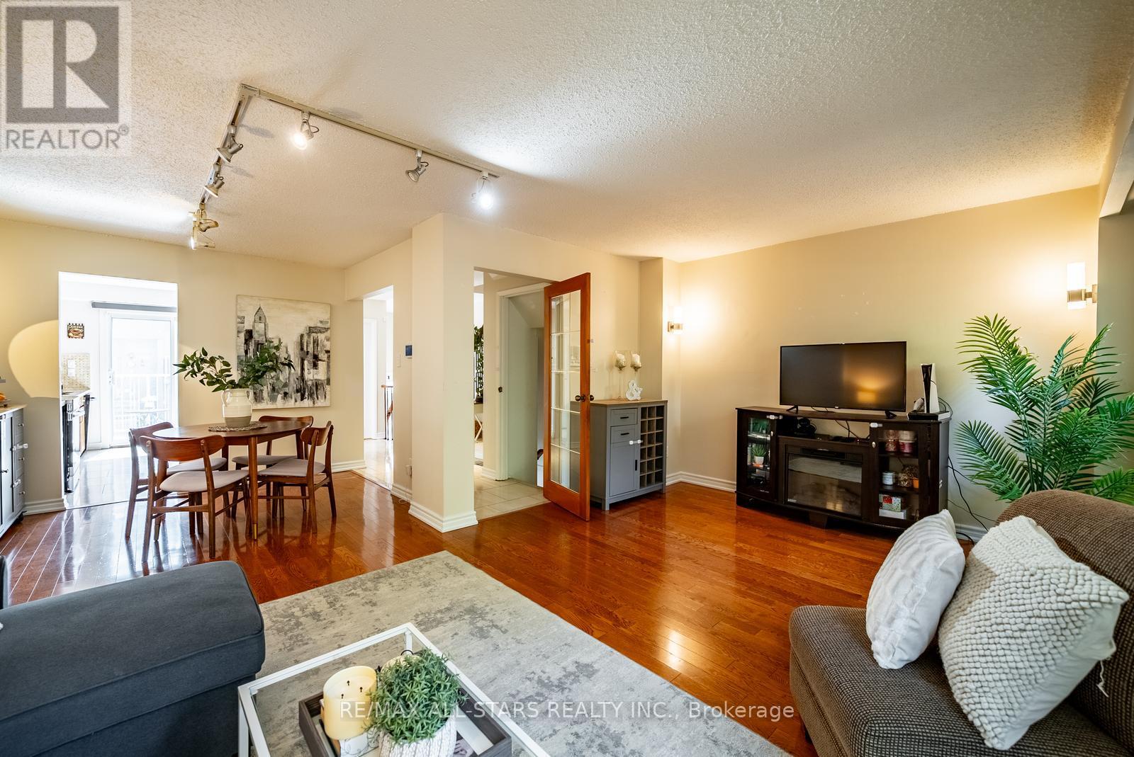 117 - 60 Hanson Road, Mississauga, Ontario  L5B 2P6 - Photo 17 - W13521304