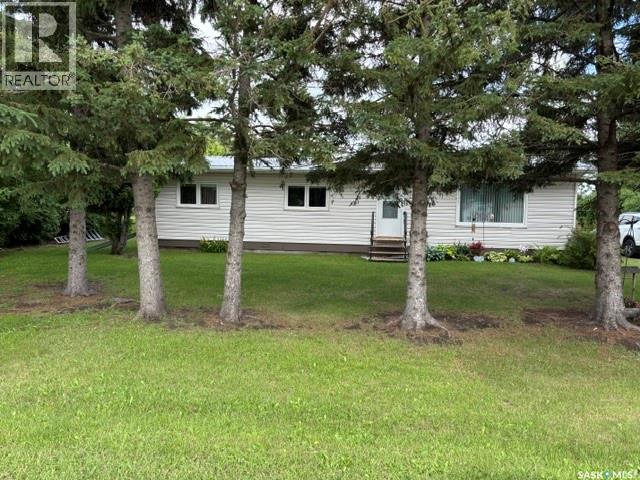 17 Lumsden Street, Manor, Saskatchewan  S0C 1R0 - Photo 2 - SK041460