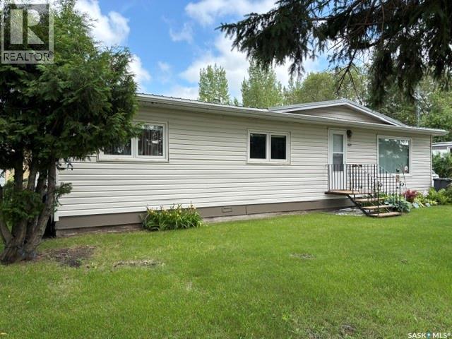 17 Lumsden Street, Manor, Saskatchewan  S0C 1R0 - Photo 3 - SK041460