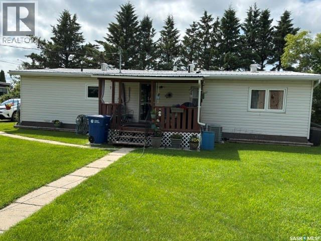 17 Lumsden Street, Manor, Saskatchewan  S0C 1R0 - Photo 4 - SK041460