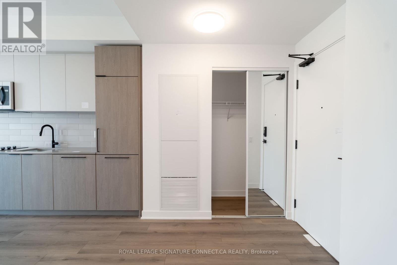 610 - 1185 Dupont Street, Toronto, Ontario  M6H 0G5 - Photo 5 - W13518760