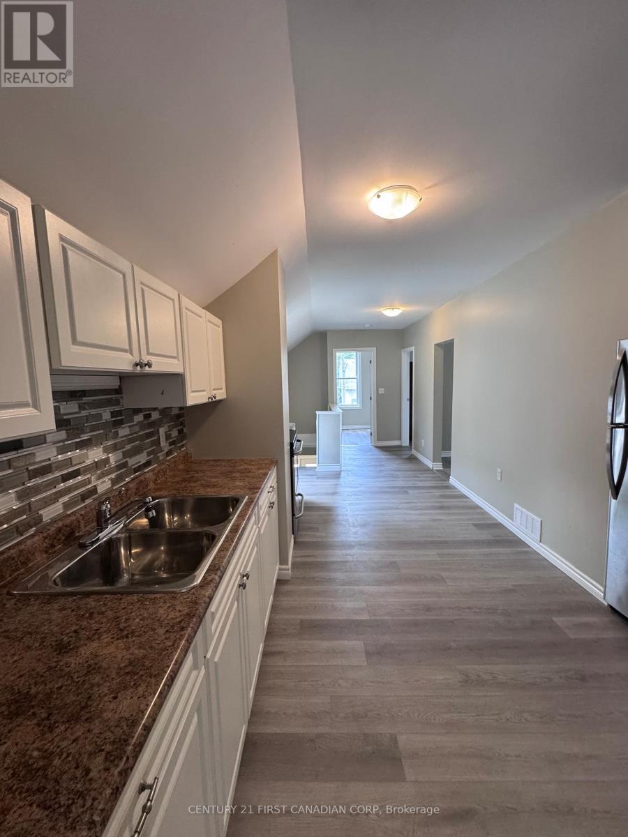 Upper - 35 Inkerman Street, St. Thomas, Ontario  N5P 3E9 - Photo 2 - X13015292