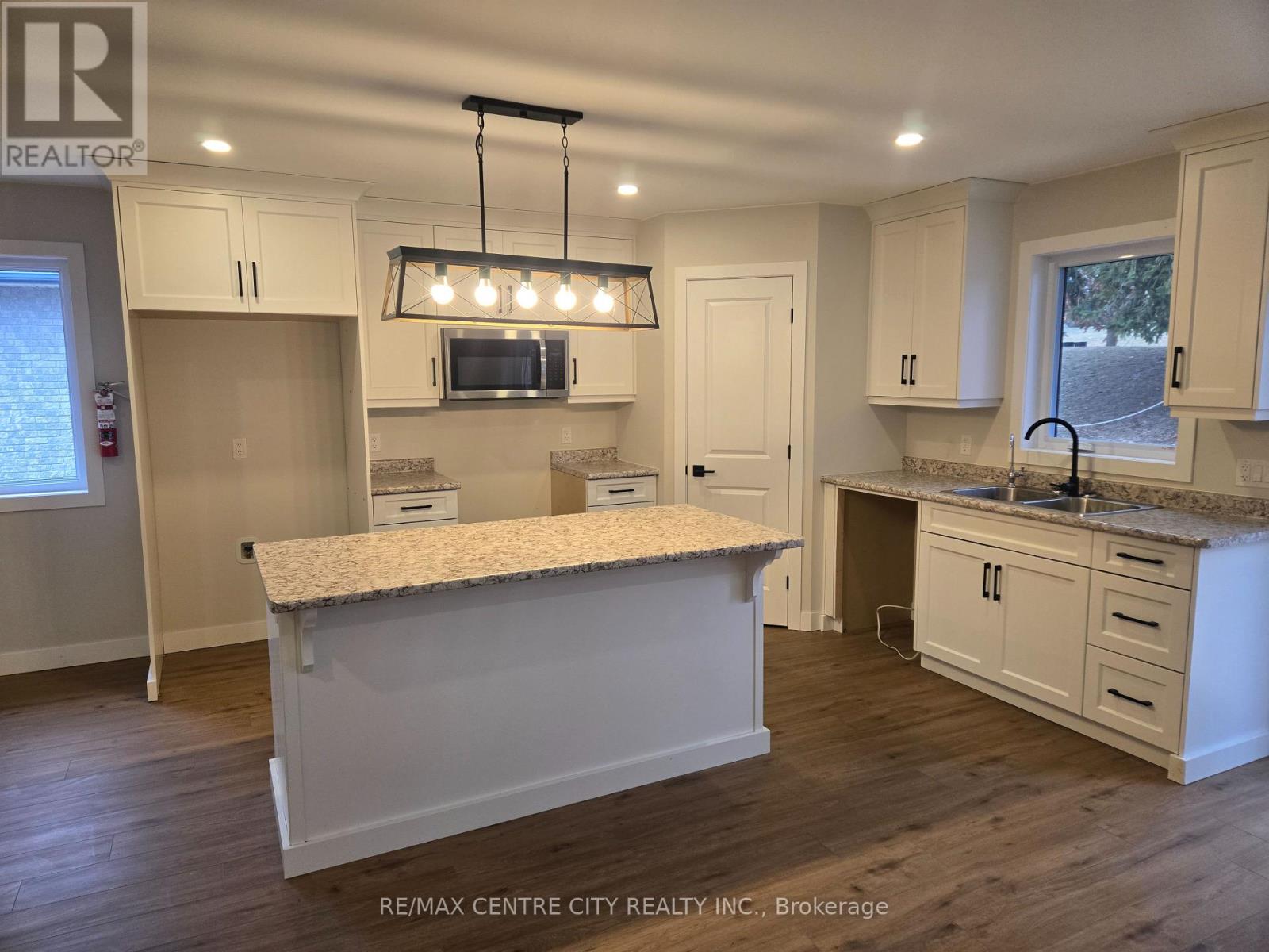 Upper - 9 Oak Street, Bayham (Vienna), Ontario  N0J 1Z0 - Photo 6 - X13521516