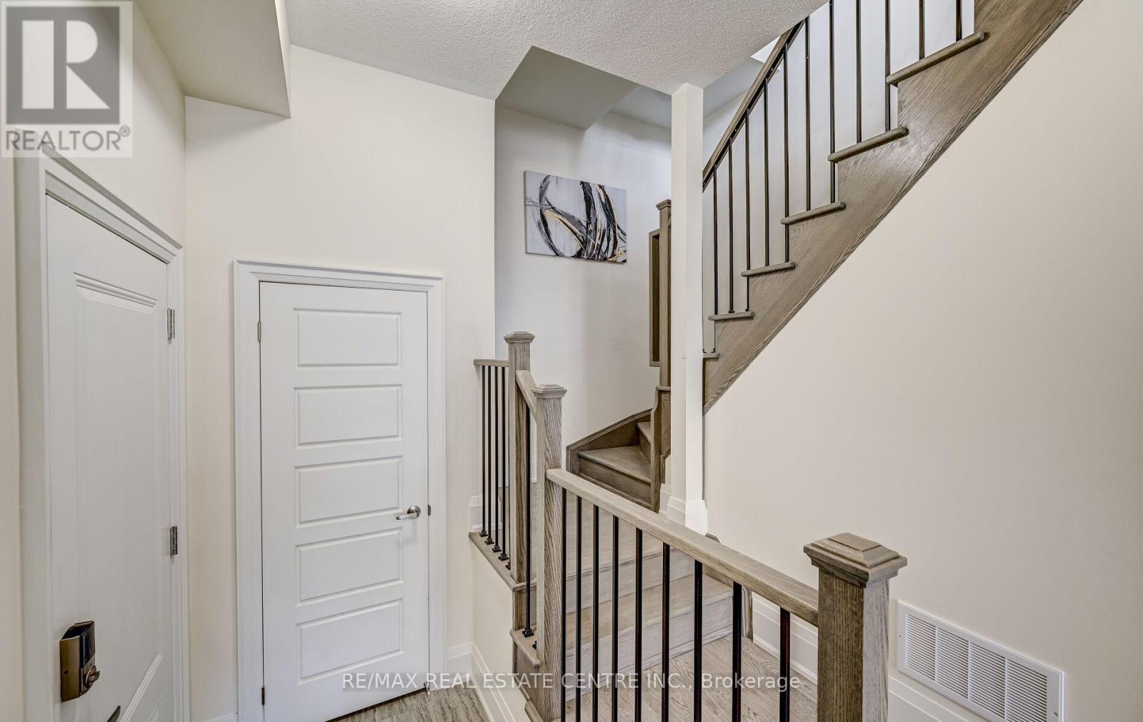 4 Haydrop Road, Brampton, Ontario  L6P 4N9 - Photo 8 - W13518572