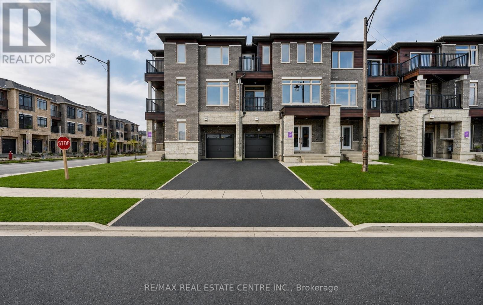 4 Haydrop Road, Brampton, Ontario  L6P 4N9 - Photo 2 - W13518572