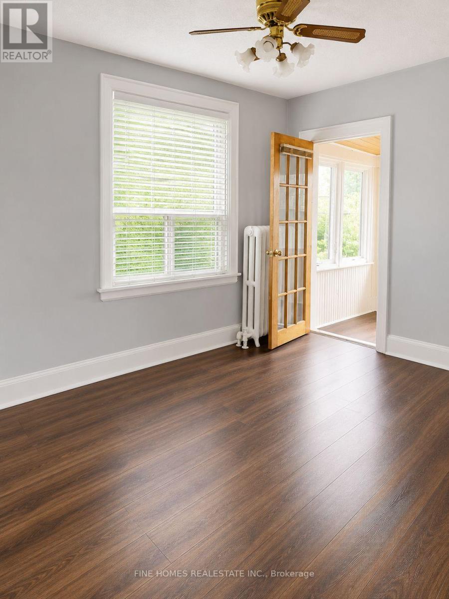 44 Hillside Avenue, Toronto, Ontario  M8V 1S6 - Photo 4 - W13521476