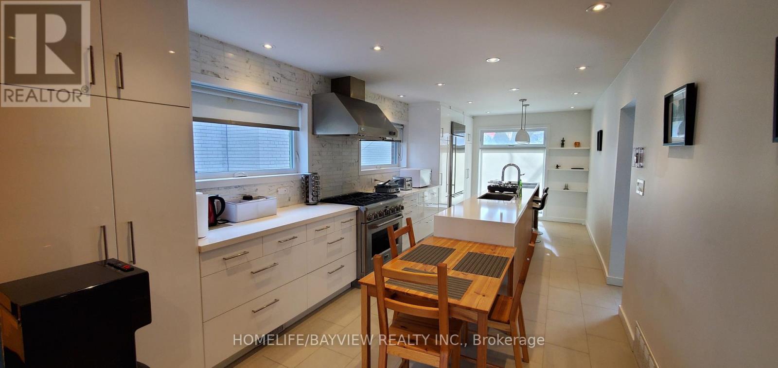 249 Wincott Drive, Toronto, Ontario  M9R 2R6 - Photo 3 - W13521478