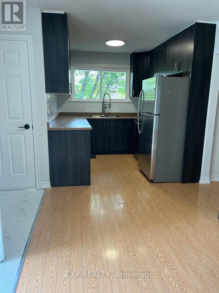 Upper Level - 254 Hillside Drive, Mississauga, Ontario  L5M 1G5 - Photo 3 - W13521528