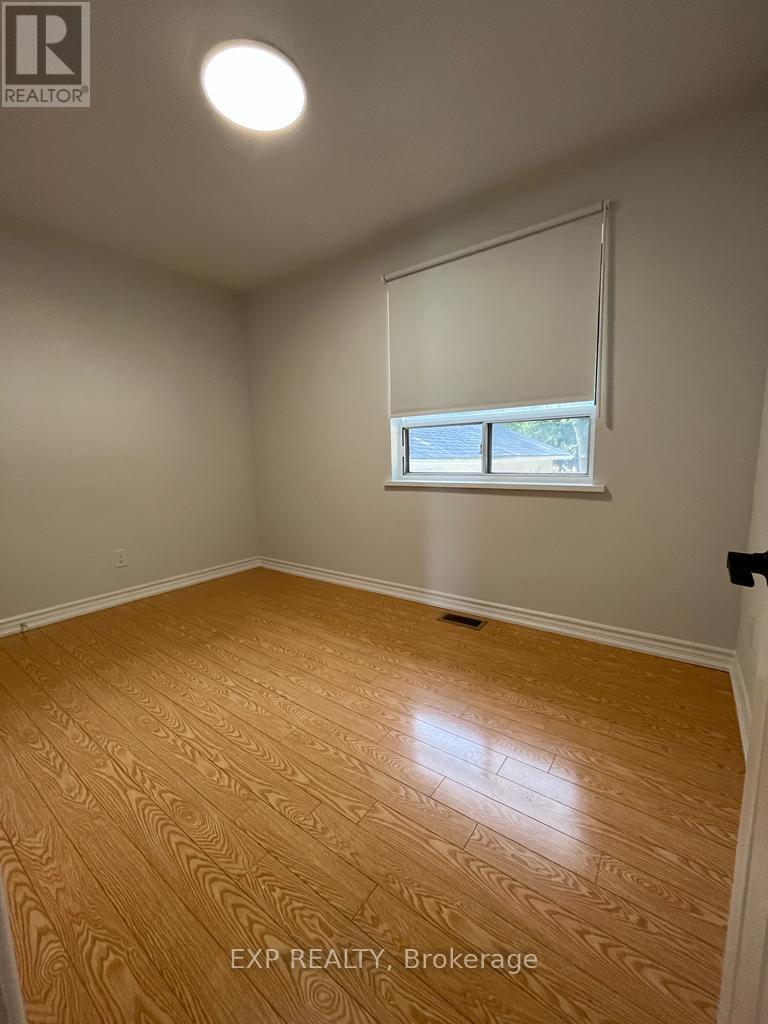 Upper Level - 254 Hillside Drive, Mississauga, Ontario  L5M 1G5 - Photo 4 - W13521528