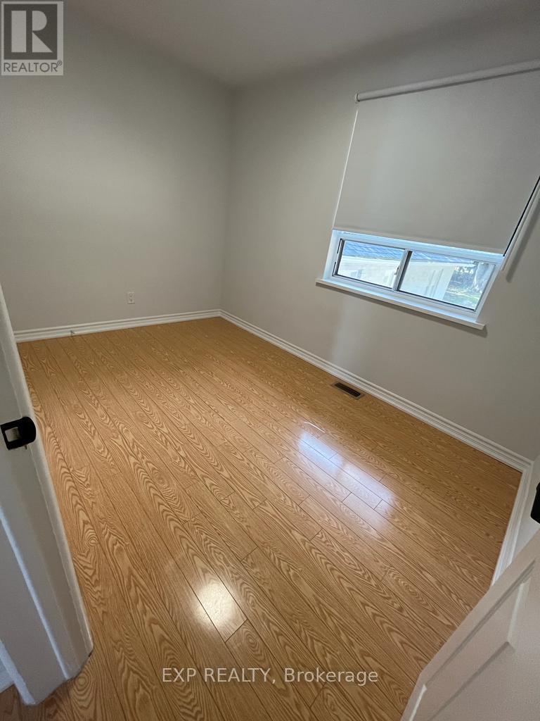 Upper Level - 254 Hillside Drive, Mississauga, Ontario  L5M 1G5 - Photo 5 - W13521528