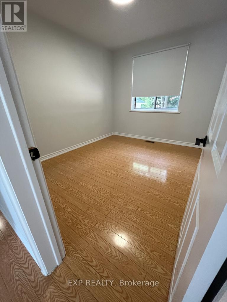 Upper Level - 254 Hillside Drive, Mississauga, Ontario  L5M 1G5 - Photo 6 - W13521528