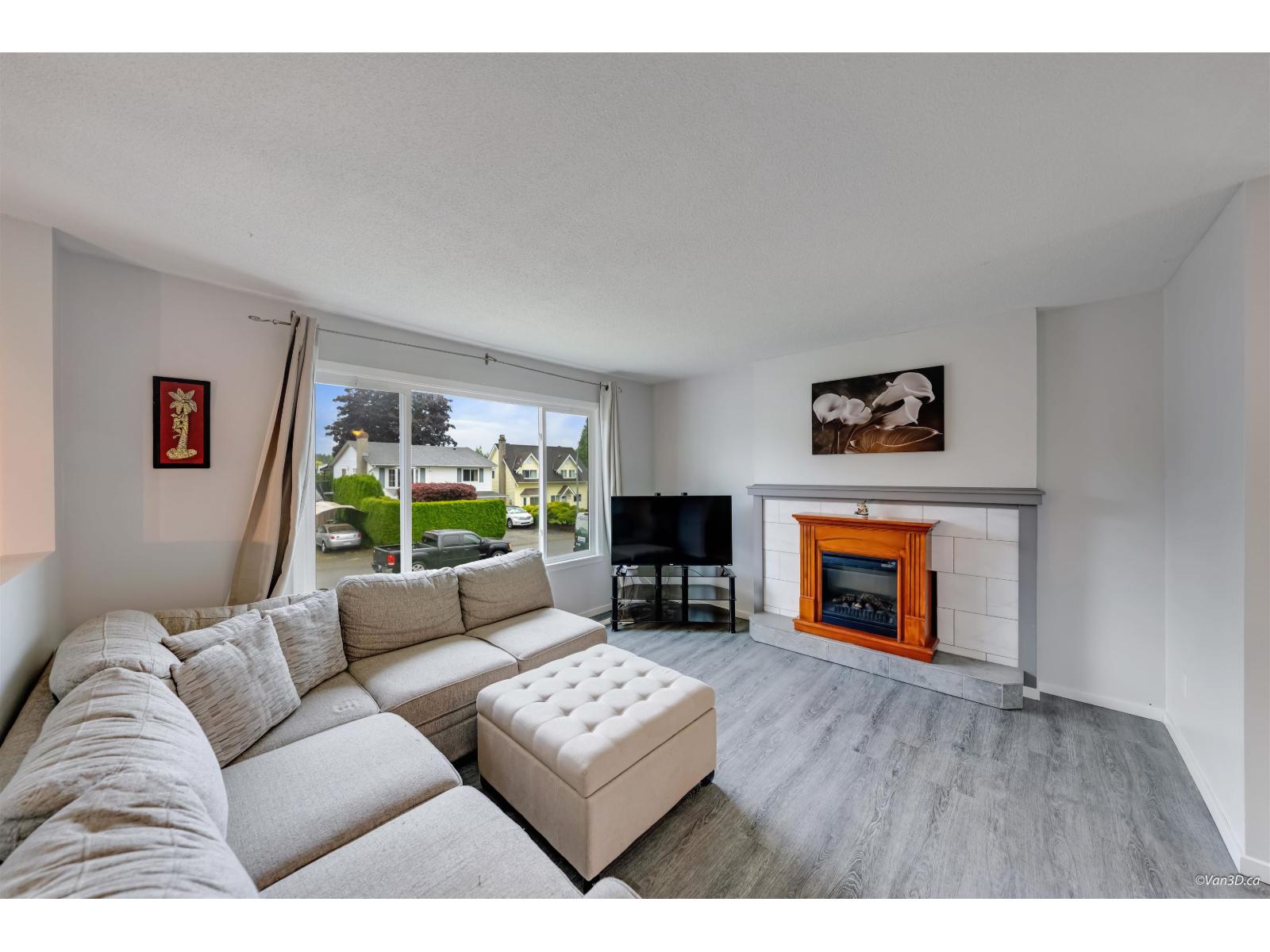 27549 31a Avenue, Langley, British Columbia  V4W 3L2 - Photo 3 - R3142025