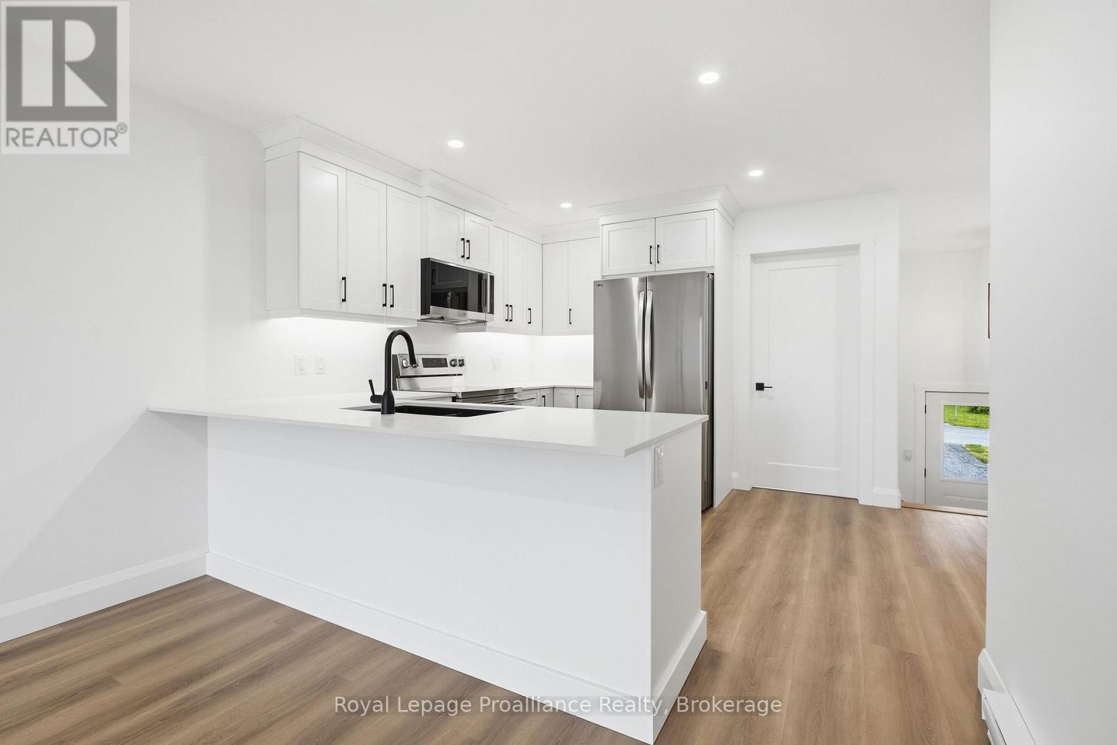UPPER - 90B LYWOOD STREET